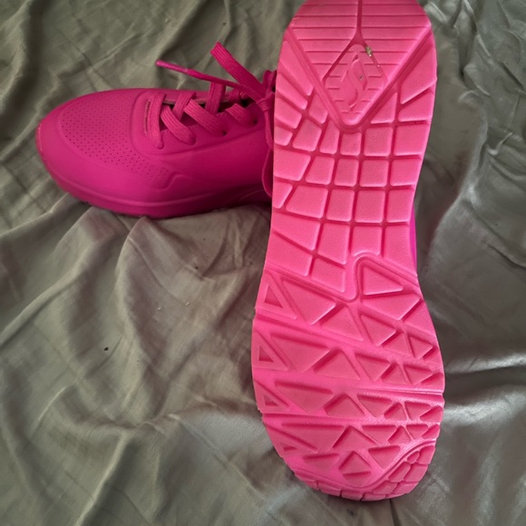 Skechers women’s size 11 Uno light sneaker. Worn once for 4 hours. - Picture 4 of 5
